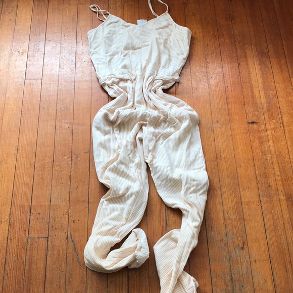 Cream romper - Picture 2 of 3